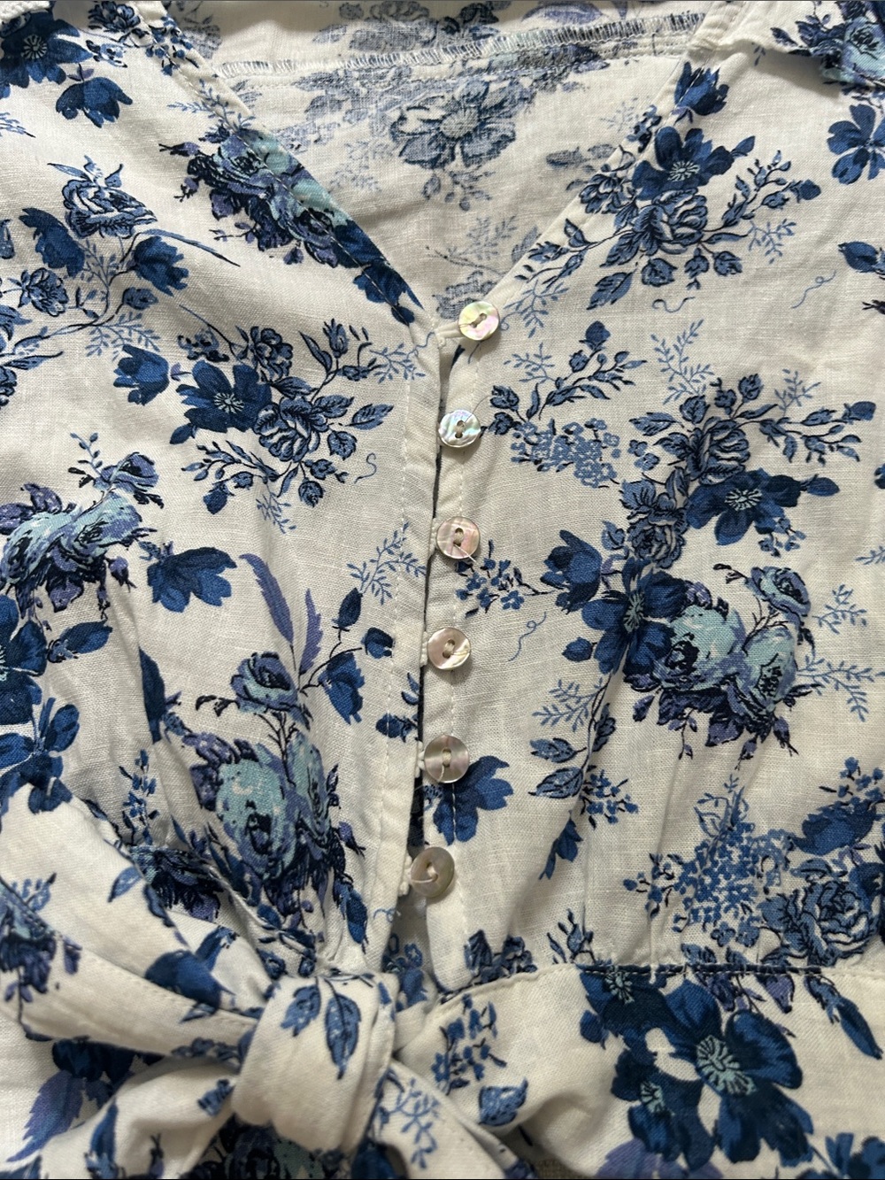 Cupcakes & Cashmere Tie-Front Crop Top Blue/White Floral Ruffle Peasant Milkmaid - Picture 13 of 16
